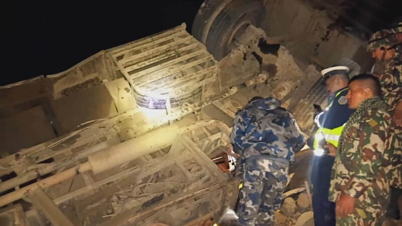 पोखराबाट काठमाडौं आउदै गरेको बस त्रिशूलीमा खस्यो, १७ जनाको घटनास्थलमै मृत्यु