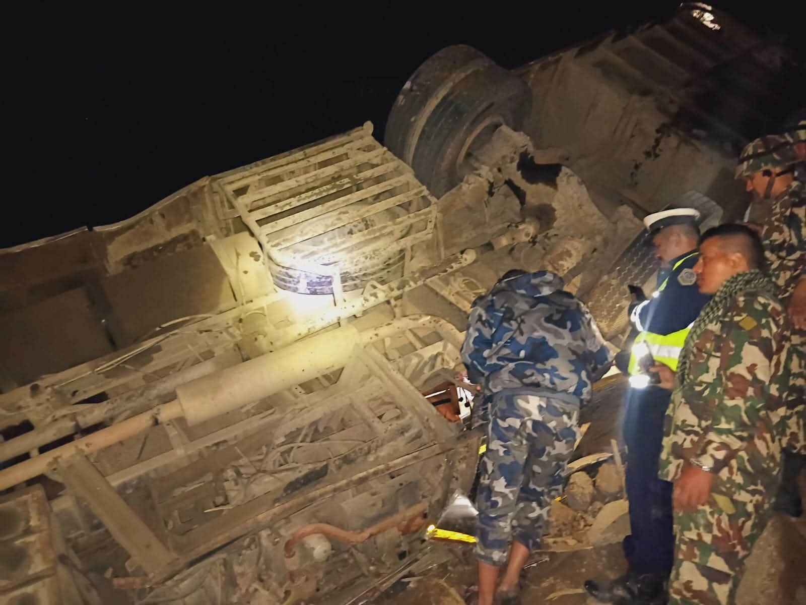 पोखराबाट काठमाडौं आउदै गरेको बस त्रिशूलीमा खस्यो, १७ जनाको घटनास्थलमै मृत्यु